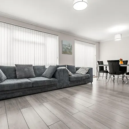 4 Bed And 3 Bath House In Harrow, London, 30 Mins To Euston Apartment